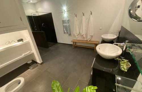 Idyllic 6 bed villa stunning sea view salt pool - Foto 59