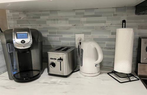 Adorable new studio with free parking and WiFi - Foto 27