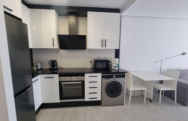 Seaside Apartment Sleeps 6 With Balcony - Photo 11