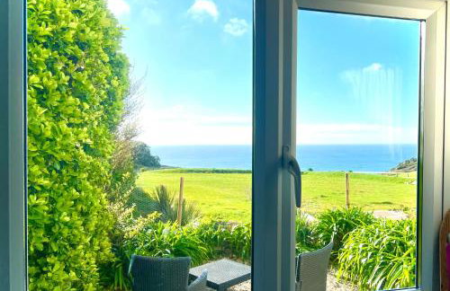 DRIFTWOOD - Super 1 Bedroom Home with Sea Views - Photo 9