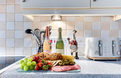 Hunsbury House - Excellent Location - Free Parking, Self-Check-In, SkyTV and Fast Wifi by Yoko Property - Foto 21