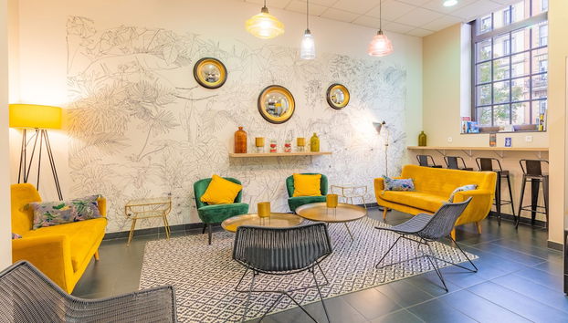 Coin salon dans le hall