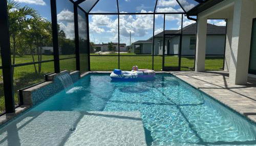 Brand New Luxury 4 bedroom heated pool home - Foto 4