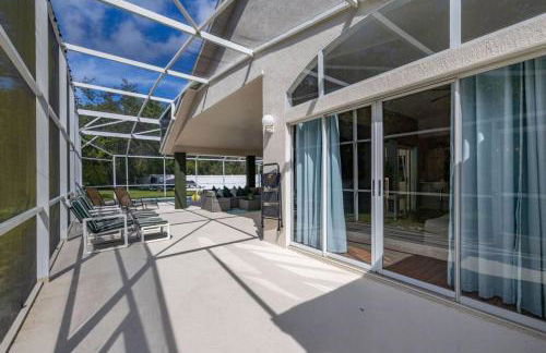 Modern Retreat Pool and Game Room - Foto 78