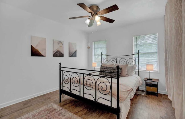 Willkommen to Pink Haus 1 Mile to Main Street! - Foto 12