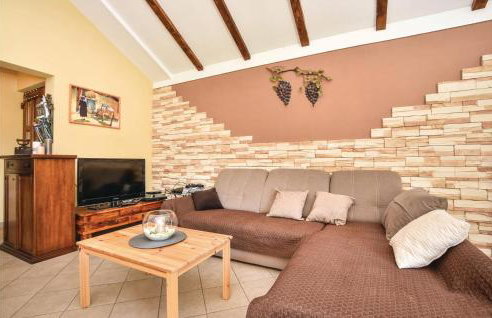 Cozy Home In Vojnic Sinjski With Sauna - Photo 7