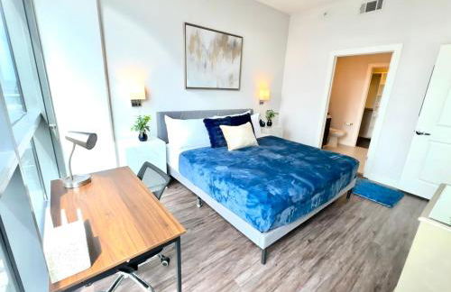 Skyline Retreat Penthouse, Top Floor, Year round Pool, City View! - Foto 31