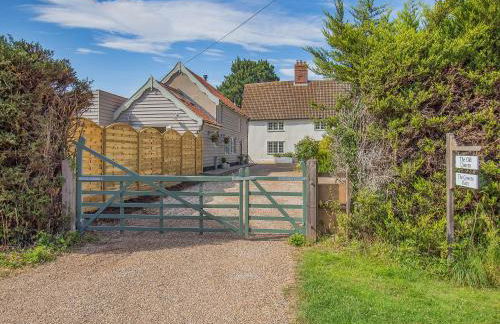 Queens Barn - Photo 24