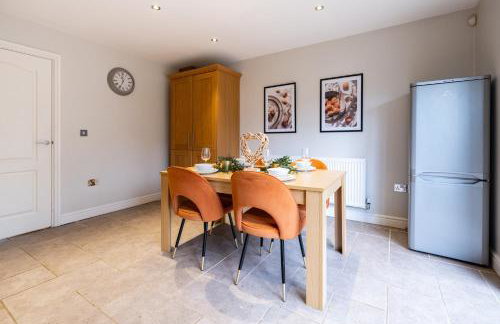 Shenley House- Premium Stay, Private Parking for multiple cars, Sleeps 6, 2 Bedroom, 2 Ensuites, Central MK - Foto 30