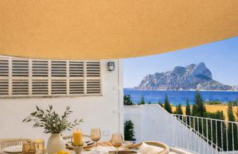 Espectacular villa junto a la playa, piscina privada y vistas al mar - Foto 1