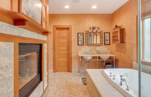 Luxe Family Home on Orange Lake with Private Dock! - Foto 15