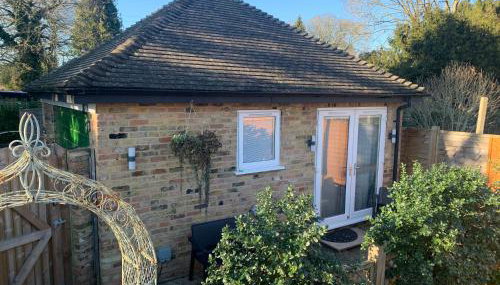 Garden Studio in Bourne End - Photo 2