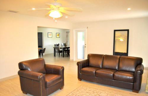 Bike to the beach, walk to restaurants, heated pool, secluded - Foto 3