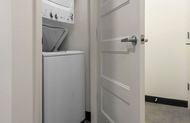 275 On The Park - Senate Apartments By Barsala - Photo 4