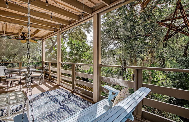 Secluded Condo with Peaceful Wooded Views and Easy Access to the Beach by RedAwning - Foto 42