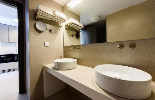 Azure Naousa - Photo 52