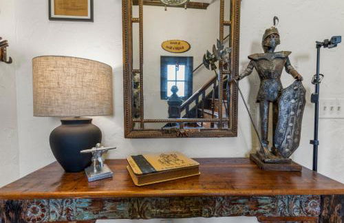 Castle Stay by Gathering Place Hot Tub & Fire Pit - Foto 48