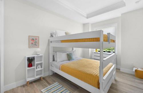 Naples Getaway by Beaches & Pickleball Courts - Photo 13