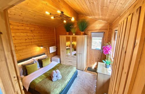 Yealm Cabin Self Catering Log Cabin in Devon with Hot Tub - Foto 5