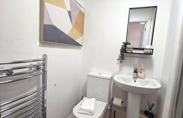 Deluxe One Bed Flat at Dawe Luxury Suites - An Entire Apartment near Ely Cathedral & Train Station - Ideal Gateway to Explore Ely, Cambridge, Norfolk & London - Sleeps up to 4 - Photo 7