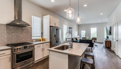 Nash House & Bars of Broadway with Patio Bar and Views! 8min Downtown! Sleeps 12! - Foto 5, stove, pet friendly