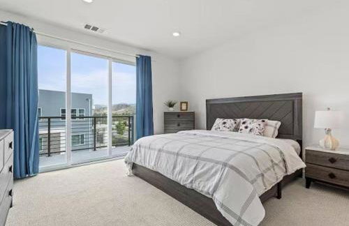 Beautiful Irvine Grand Park Community Cozy and Comfortable Home - Photo 15