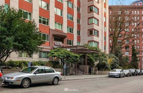 Vibrant Downtown, King Bed, Work Desk & Kitchen - Foto 38