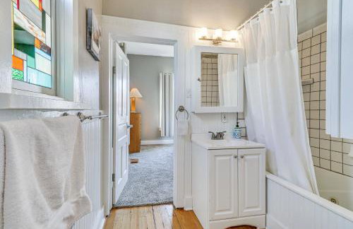 Deck and Home Office Walkable Albuquerque Home - Photo 21