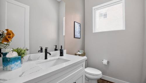 Modern EaDo Stay - 3BR Townhome w Private Deck - Foto 5