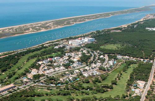 Elegant Villa in Nuevo Portil with Shared Pool - Foto 17