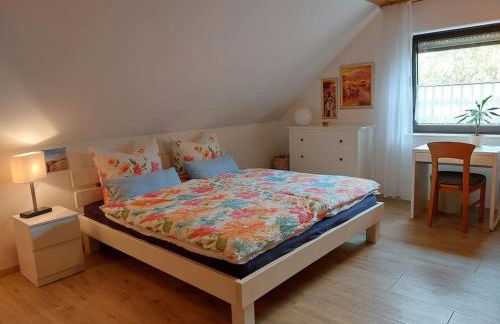 Große, helle Wohnung mit sonnigem Balkon - Photo 1