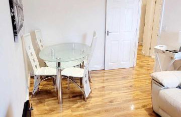 Apartment 4 - striking, 2 bedroom luxury apartment - close to town, mainline rail & theatre - Photo 14