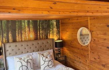 Otter 1 - Private Hot Tub - Bali Inspired Lodge - Bath - Longleat - Wiltshire - Photo 25