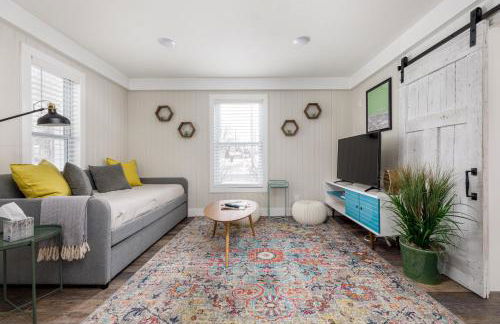 Contemporary Mid-Century Style Downtown AC - Photo 8