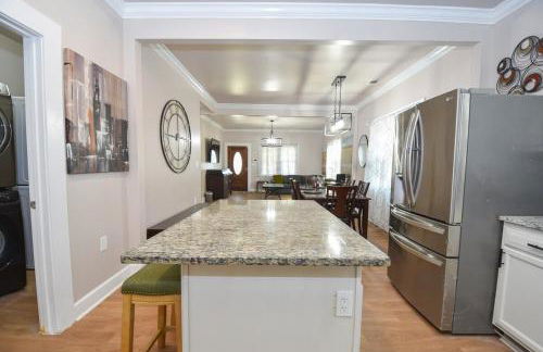 Luxe 6BR Escape Sleeps 24, Private Parking only 5min to Mid&Dtwn ATL - Foto 17