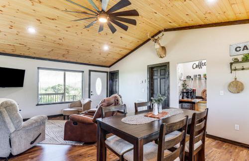 Arkansas Retreat with Deck, Fire Pit and Mtn Views! - Foto 6