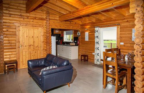 Teal Lodge - Nordic Log Cabin with private hot tub - Foto 12