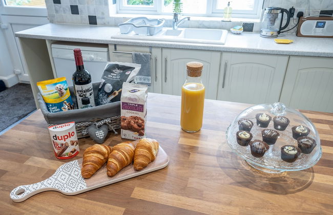 Norfolk Luxe Beach House Sleeps 8 Dog Friendly - Photo 20