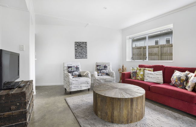 Bright 3-Bedroom Unit - WiFi & Parking - Photo 15