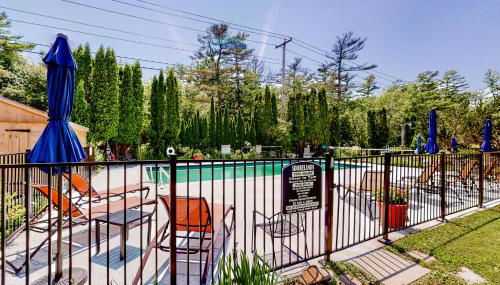 Shorebreeze Inn - Photo 3