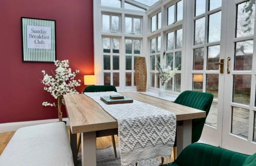 Stylish 4 Bedroom Home in Port Sunlight with 7 Beds Perfect for Business Bookings and Groups - Foto 5