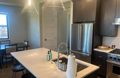 4 bd Ski Villa with Hot Tub and Bunk Room by lake! - Foto 9