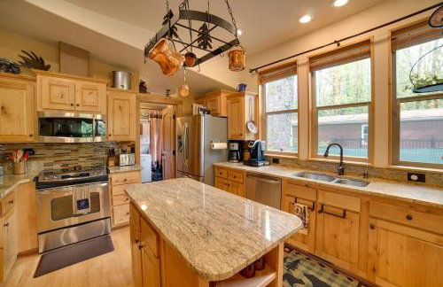 'Moose Lodge' Cabin w/ Entertainment Gazebo! - Foto 8