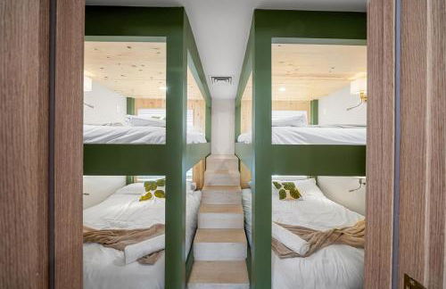 New Luxe Riverfront Home, Launch & Dock, Gamerooms - Foto 33