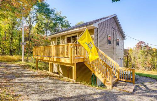 7 Mi to Main Street Cabin with Deck in Stanley! - Photo 28