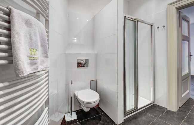 4 Arts Apartments by Adrez Living - Photo 33