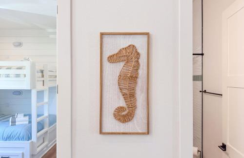 4BR Beach Haven - Deck, Gourmet Kitchen, Tiki Bar Fun - Foto 31