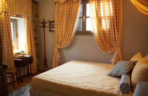 Dandy Villas Dimitsana - a family ideal charming home in a quaint historic neighborhood - 2 fireplaces for romantic nights - Foto 8