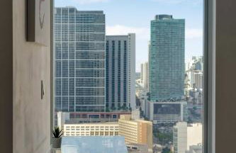 Vibrant Downtown Haven with Rooftop Pool & Parking - Foto 32