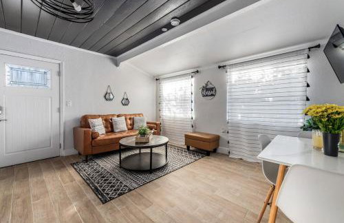 MODERN - Mins to Beach - Walk to Downtown - Free parking - Foto 6